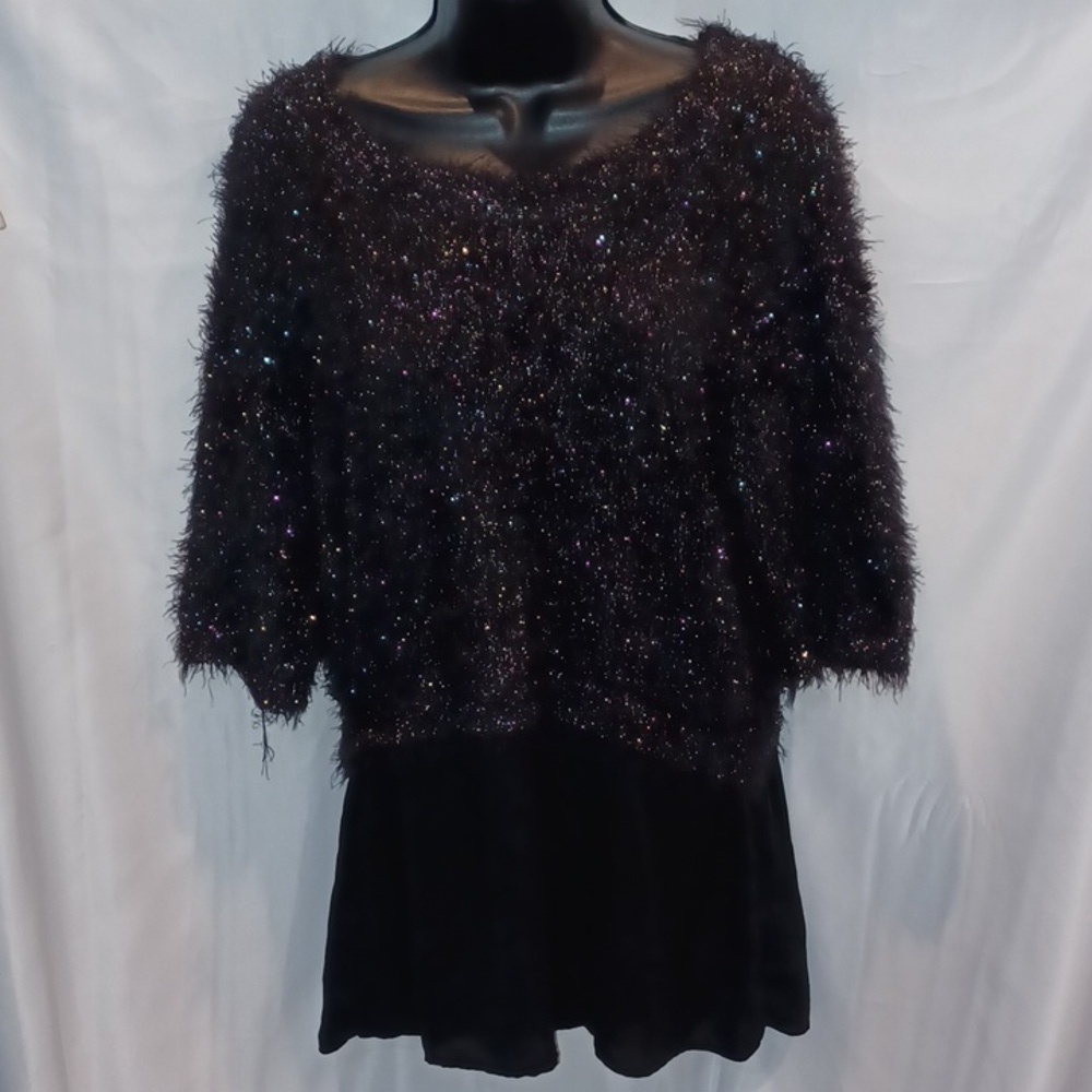 Candie’s Sparkly Metalic Thread Sweater. Sz L